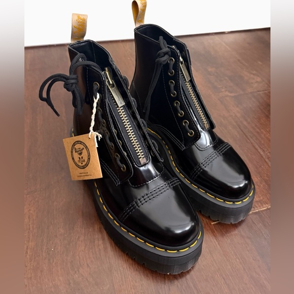 NWT Dr. Martens Sinclair Vegan Patent Leather boots in black Size 8 - Picture 8 of 16